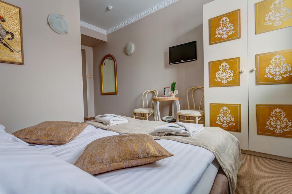 Double or Twin Room,370870297:JPEG